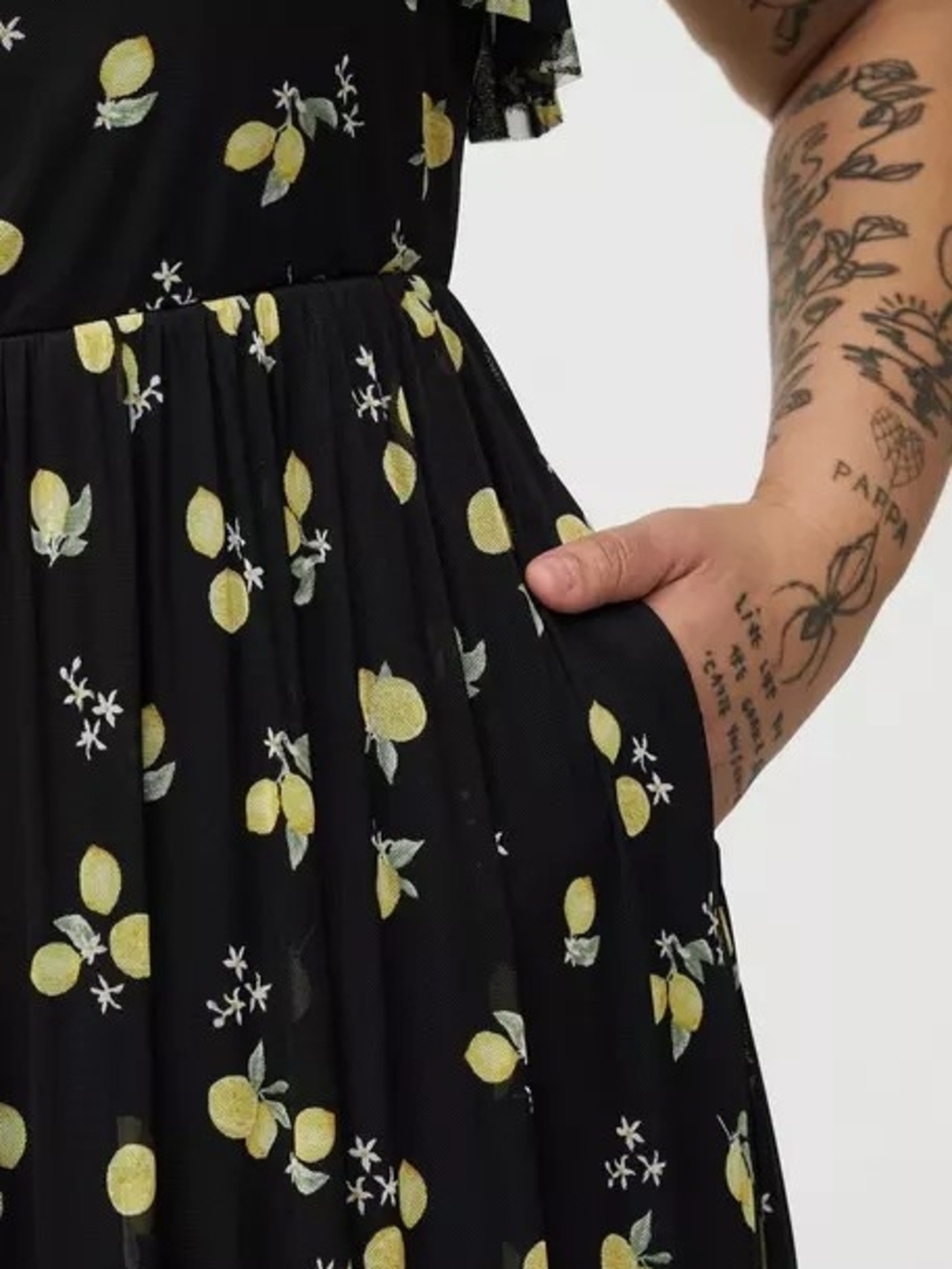 🍋Nwot Torrid 0x Mesh V-Neck Tiered Maxi Dress~Lotta lemons black - Women's🍋 - Picture 5 of 10